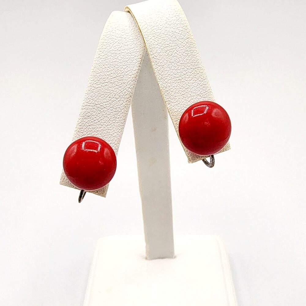 Cherry Red Glass Button Earrings 1940-50s Rockabilly VTG Screw Back Retro Pop - Picture 3 of 8